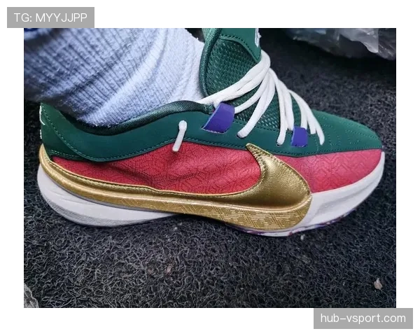 扬尼斯昨晚穿的鞋比我全家一年工资还贵，这生活谁顶得住？