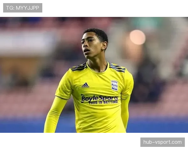 德布劳内与贝林厄姆的中场角色差异：组织核心与全能引擎的能力边界