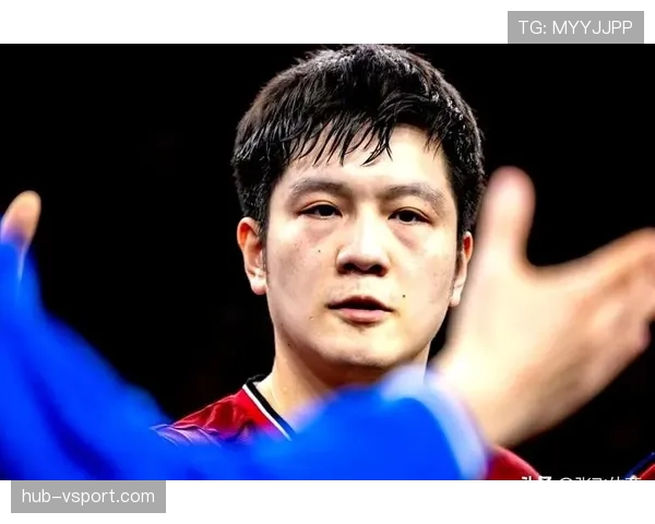 樊振东训练完直接去吃路边摊，这反差谁懂啊