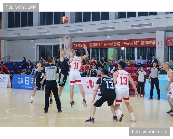 篮球比赛开始时如何执行跳球规则？新手必看的开球详解